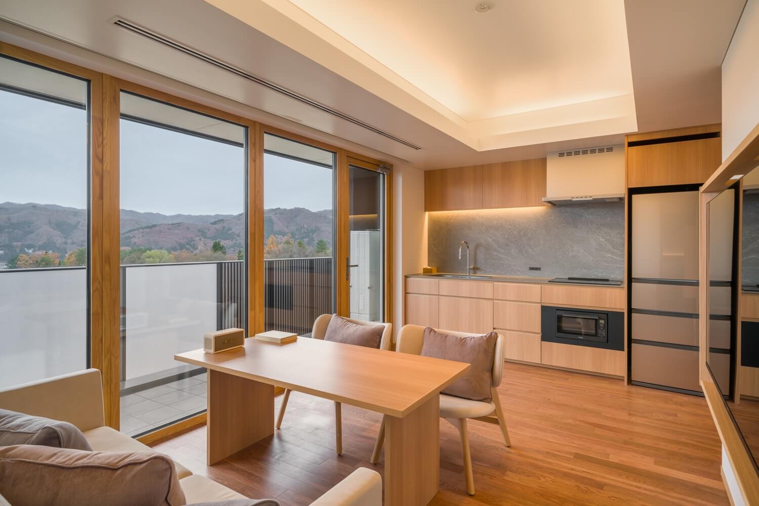 Proiect hotelier din ferestre și uși din lemn și aluminiu japonez (2)