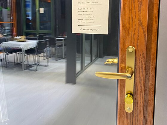 MLN85 వుడ్ అల్యూమినియం లోపలికి తెరిచే ఫ్రెంచ్ డోర్ (2)