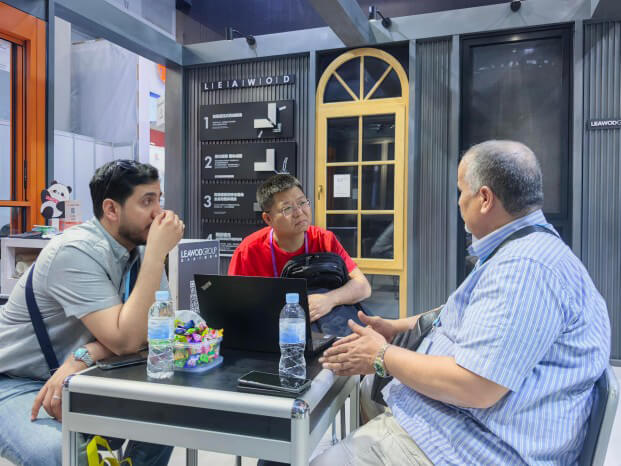 معيار دنيا کي فتح ڪري ٿو! ليوڊ ڪينٽن فيئر ۾ دروازن ۽ ونڊوز جي نئين رجحان جي اڳواڻي ڪري ٿو (3)