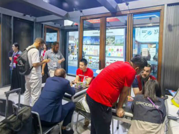 معيار دنيا کي فتح ڪري ٿو! ليوڊ ڪينٽن فيئر ۾ دروازن ۽ ونڊوز جي نئين رجحان جي اڳواڻي ڪري ٿو (7)