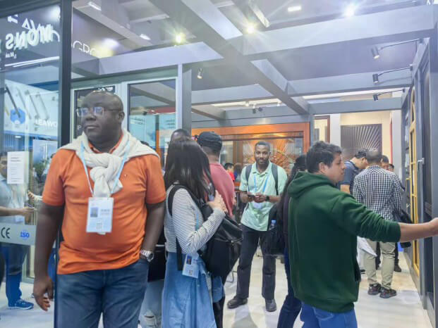 معيار دنيا کي فتح ڪري ٿو! ليوڊ ڪينٽن فيئر ۾ دروازن ۽ ونڊوز جي نئين رجحان جي اڳواڻي ڪري ٿو (8)