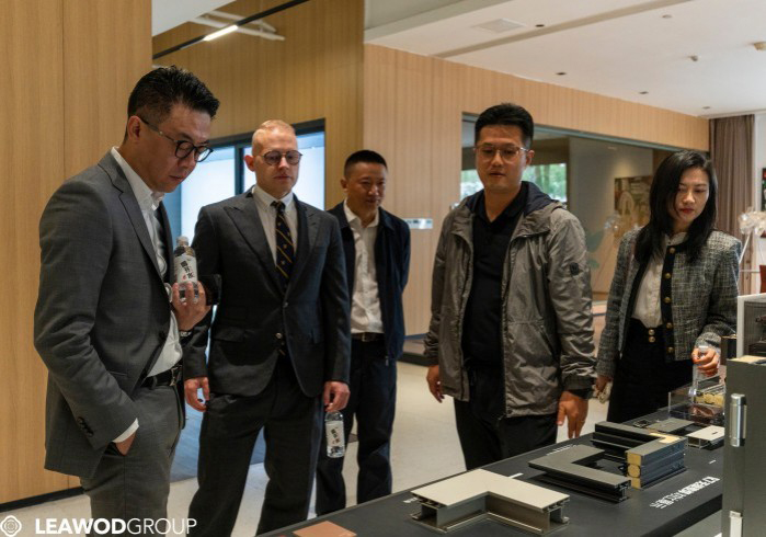 Onye isi ụlọ ọrụ German Fillbach Group Florian Fillbach na ndị nnọchi anya ya gara LEAWOD