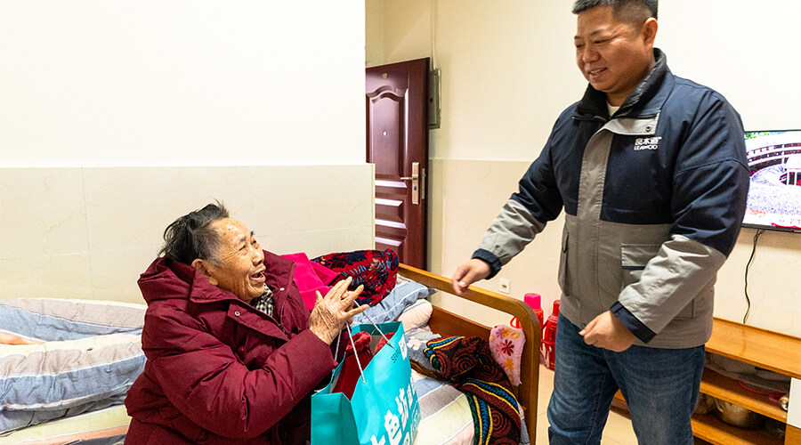 Love Warms the Winter Solstice, Care Never Absent – A Visit to Senior Care Centers by LEAWOD (7)